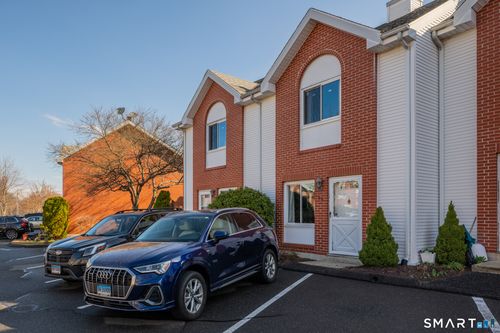 7-2-585 Park Rd, Waterbury, CT, 06708-2351 | Card Image