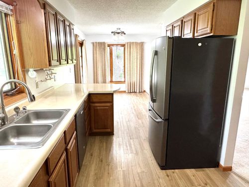 302 5th St Se, Roseau, MN, 56751-1539 | Card Image