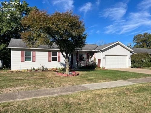 1330 Rolling Meadows Dr, Vermilion, OH, 44089-3433 | Card Image