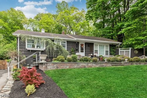 596 Wyckoff Ave, Mahwah, NJ, 07430-3035 | Card Image