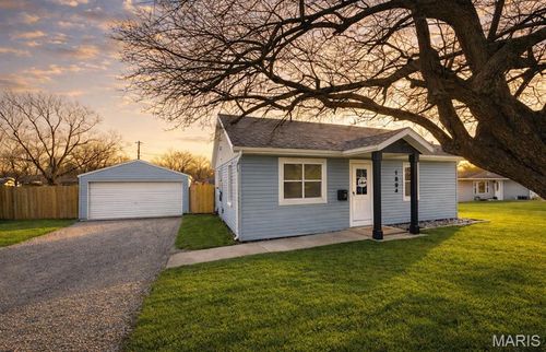 1804 Muren Blvd, Belleville, IL, 62221-4955 | Card Image