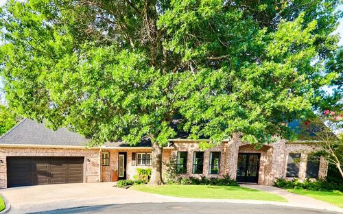 419 Candlelight Cir, Fredericksburg, TX, 78624-2751 | Card Image