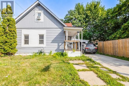 868 Tuscarora St, Windsor, ON, N9A3M8 | Card Image