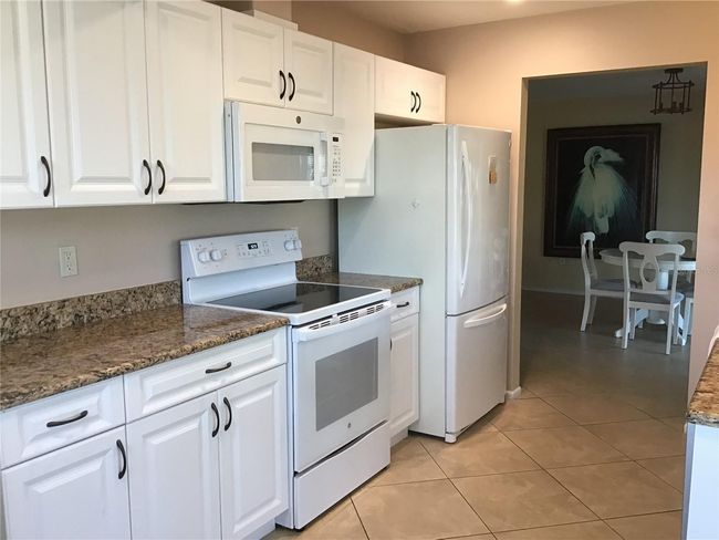 1002 Pussywillow Ln, House other with 2 bedrooms, 2 bathrooms and null parking in Bradenton FL | Image 8