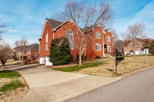 135 N Wynridge Way, Goodlettsville, TN, 37072-8842 | Card Image