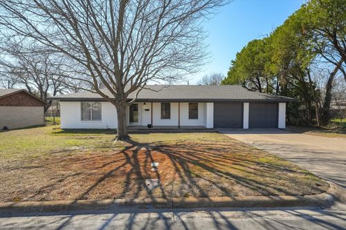 8117 Redwood Dr, Benbrook, TX, 76116-8553 | Card Image