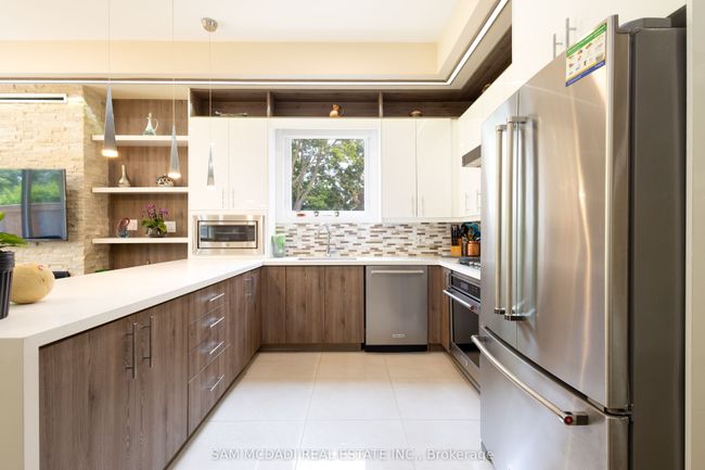 35A Broadview Ave, House attached with 3 bedrooms, 5 bathrooms and 2 parking in Mississauga ON | Image 11