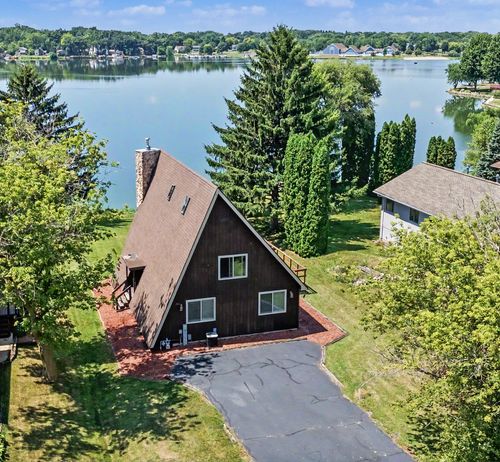 100 Candlewick Dr Se, Poplar Grove, IL, 61065-8407 | Card Image