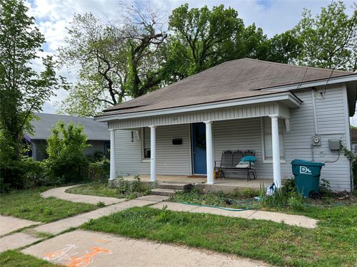 215 Maple St, Denton, TX, 76201-6827 | Card Image