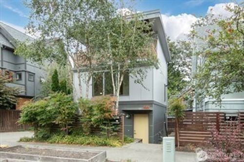 106 30th Ave, Seattle, WA, 98122-6206 | Card Image