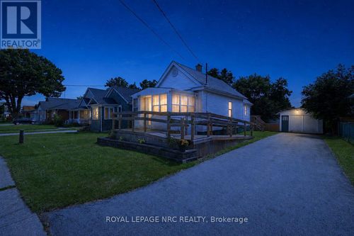 6422 Ash St, Niagara Falls, ON, L2G2H5 | Card Image