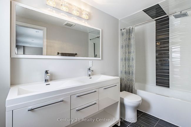 34 Niagara Pl, House other with 4 bedrooms, 4 bathrooms and 4 parking in Brampton ON | Image 21