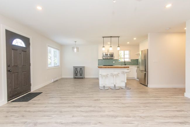 3758 Sefton St, Condo with 2 bedrooms, 1 bathrooms and 1 parking in Port Coquitlam BC | Image 4