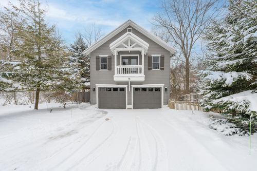 16 Park St, Saugatuck, MI, 49453-9698 | Card Image