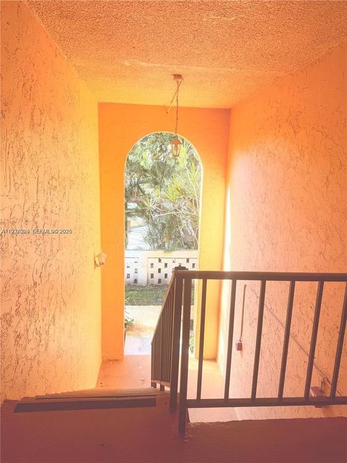 apt-i20-7208 Fairway Dr, Miami Lakes, FL, 33014-6981 | Card Image