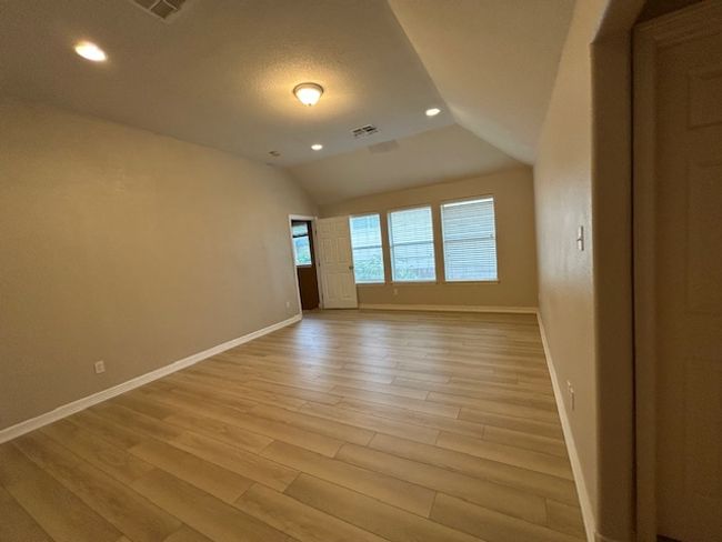 19321 Gale Meadow Dr, House other with 4 bedrooms, 3 bathrooms and 4 parking in Pflugerville TX | Image 13