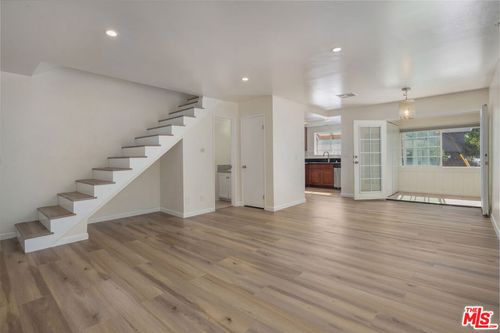 11-941 Elm Ave, Long Beach, CA, 90802-4911 | Card Image