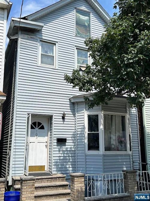 105 Grant Ave, Harrison, NJ, 07029-2501 | Card Image