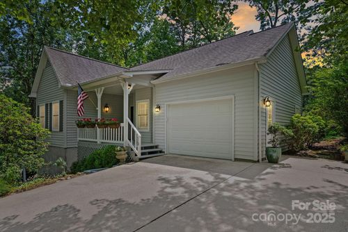 113 Fox Cross Dr, Brevard, NC, 28712-9500 | Card Image