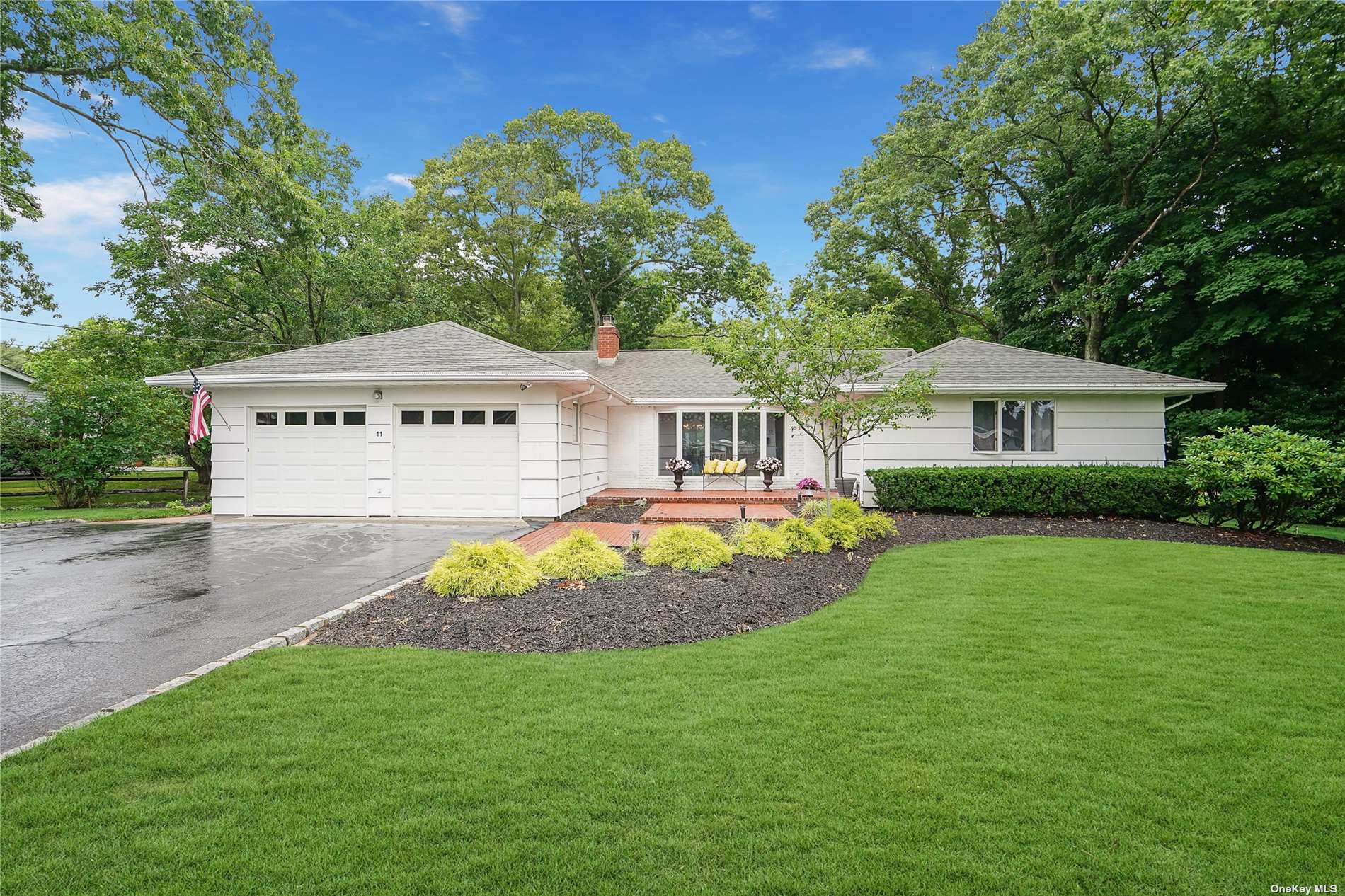 Pinelake Dr, Patchogue, NY 11772