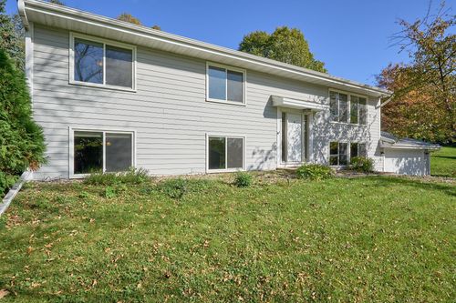 8106 Dakota Ln, Chanhassen, MN, 55317-9761 | Card Image