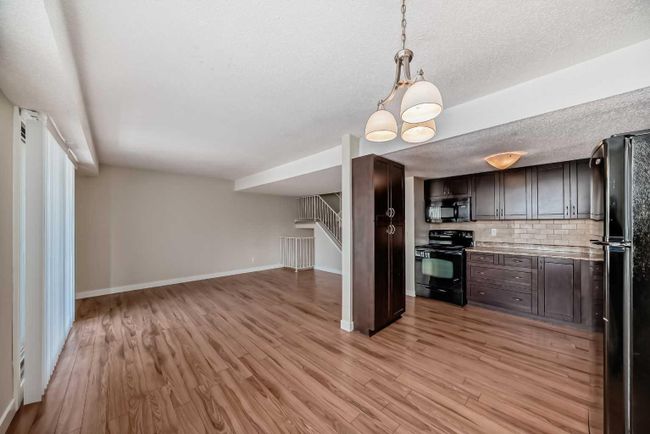 1003 - 2200 Woodview Drive Sw, Home with 2 bedrooms, 1 bathrooms and 1 parking in Calgary AB | Image 10