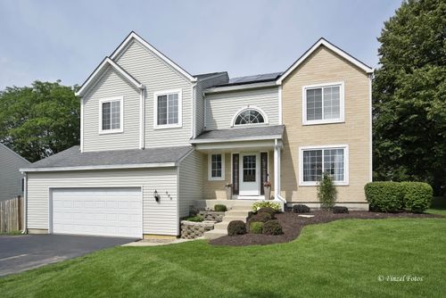 300 Briarwood Ln, Algonquin, IL, 60102-5307 | Card Image