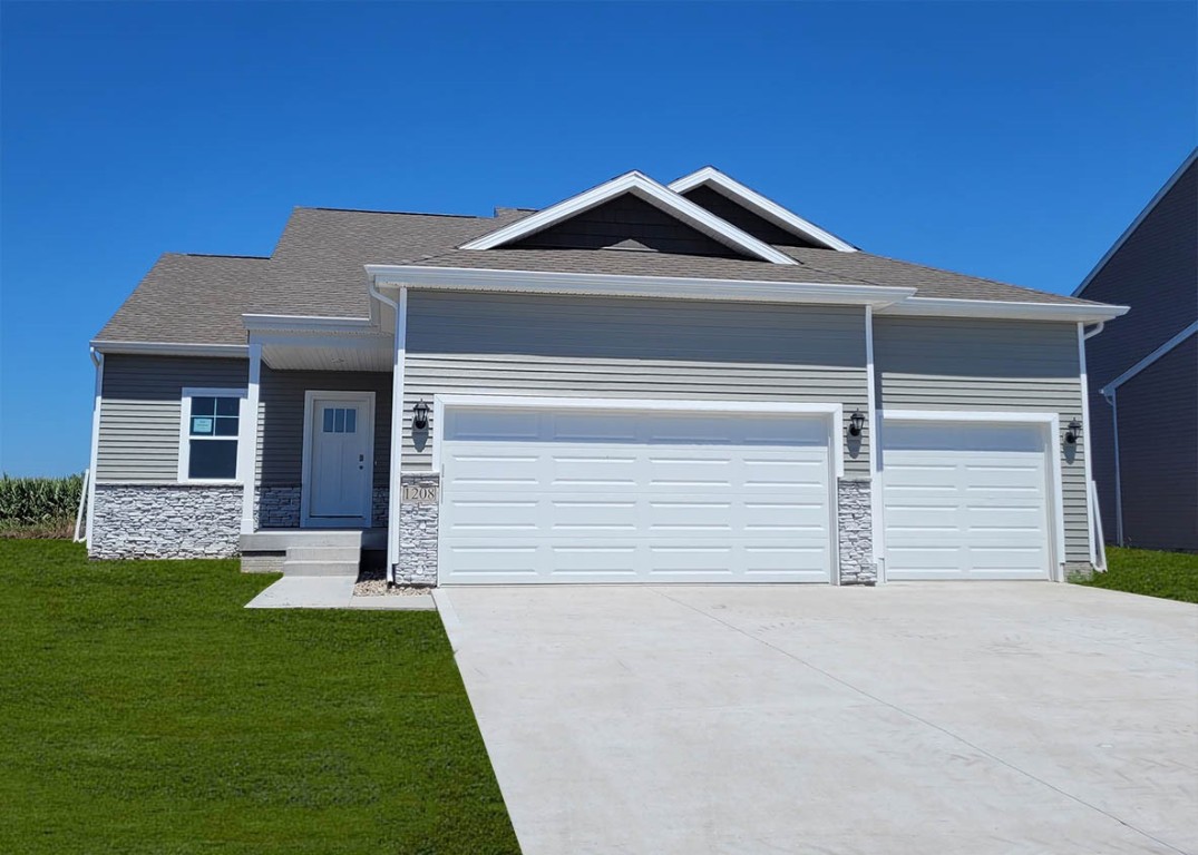 Harlan Eddy Dr, Cedar Rapids, IA 52404