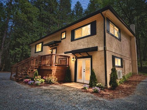 5125 Hugo Rd, Grants Pass, OR, 97526-9714 | Card Image