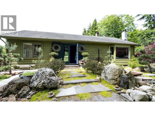 577 Pratt Rd, Gibsons, BC, V0N1V4 | Card Image