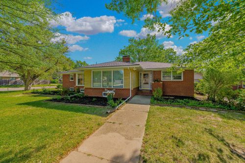 104 S Parkwood Ln, Wichita, KS, 67218-1613 | Card Image