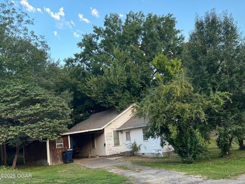 1545 Cherokee Ave, Baxter Springs, KS, 66713-1735 | Card Image