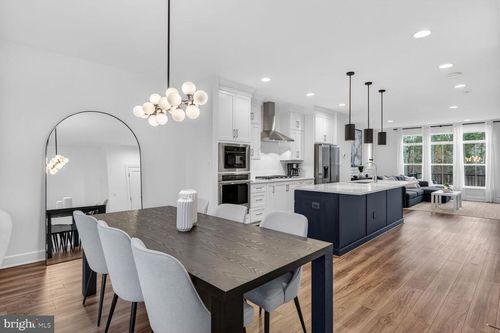 5241 Ridgeview Retreat Dr, CHANTILLY, VA, 20151-3998 | Card Image