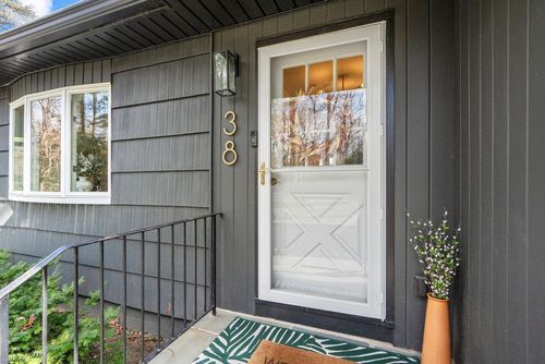 38 Marys Ln, Centerport, NY, 11721-1118 | Card Image