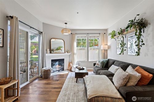 11-1-2034 Newport Way Nw, Issaquah, WA, 98027-5392 | Card Image