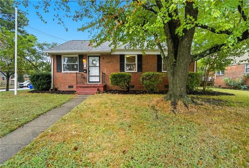 561 Garren Ave, Norfolk, VA, 23509-1632 | Card Image