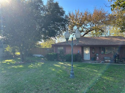 3813 Shawnee Trl, Lake Worth, TX, 76135-2841 | Card Image