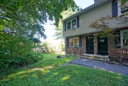 12 Picadilly Ct, Manchester, NH, 03104-1975 | Card Image