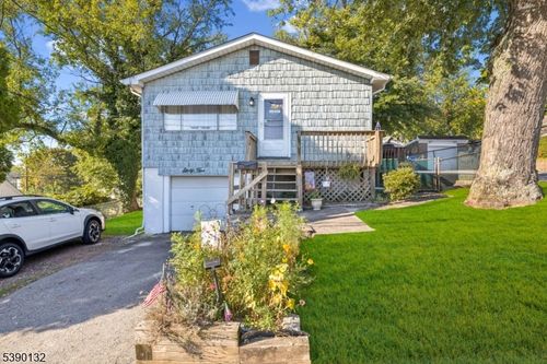 65 Russell St, Woodbridge, NJ, 07095-2623 | Card Image