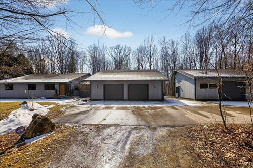 2852 E Leisure Ln, Midland, MI, 48640-8550 | Card Image