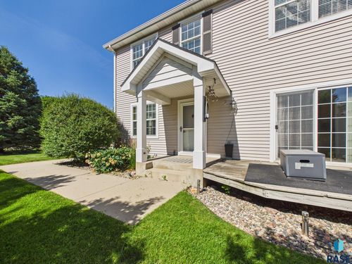 5518 S Sandra Dr, Sioux Falls, SD, 57108-5002 | Card Image