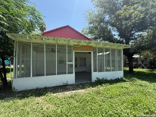 470 Weyrich Rd, Eagle Pass, TX, 78852-7413 | Card Image