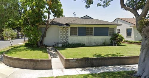 6038 Loomis St, Lakewood, CA, 90713-2438 | Card Image