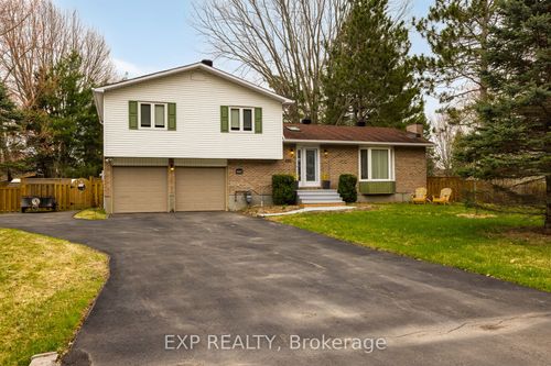 602 Church St, Russell, ON, K4R1C4 | Card Image