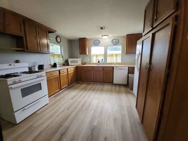 1610 Dupont Dr, House other with 3 bedrooms, 2 bathrooms and null parking in Orange TX | Image 6