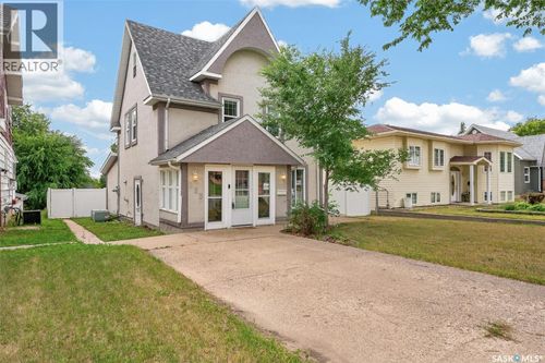 333 Oxford St W, Moose Jaw, SK, S6H2P1 | Card Image