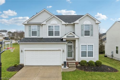 2352 Becket Cir, Stow, OH, 44224-7023 | Card Image