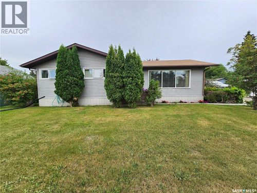 506 Centre St, Meadow Lake, SK, S9X1E9 | Card Image