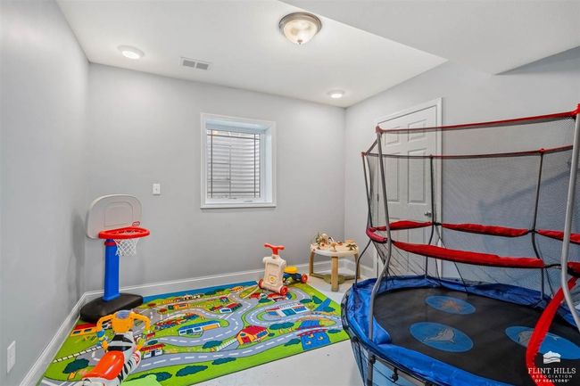 3673 Stewart Farm Rd, House other with 6 bedrooms, 4 bathrooms and null parking in Wamego KS | Image 37