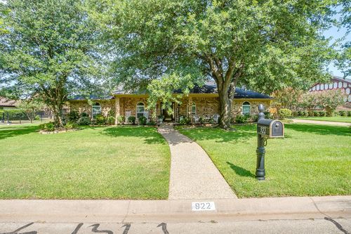 922 Highland Dr, Cleburne, TX, 76033-6152 | Card Image